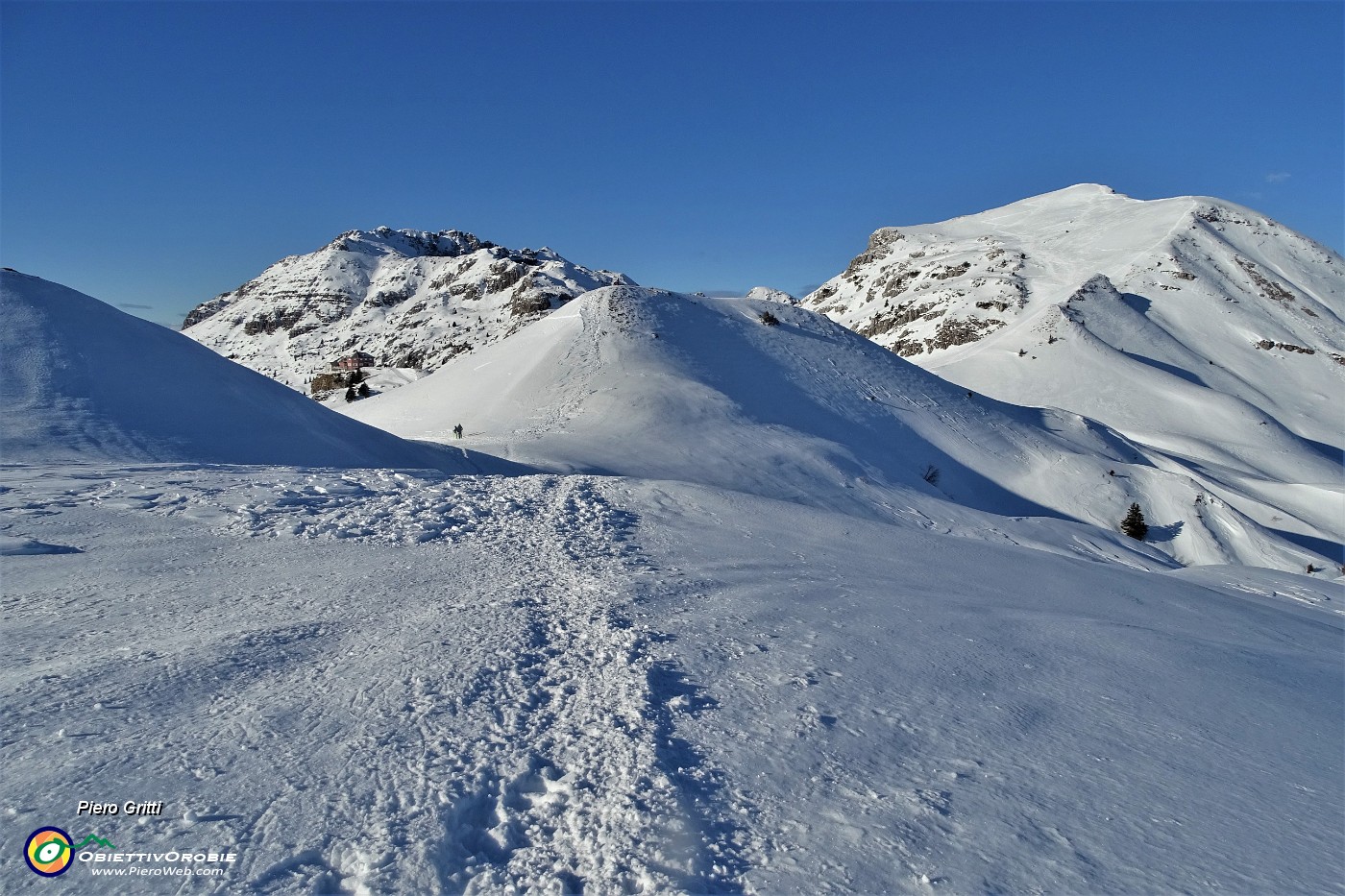 63 Vista verso Cima di Piazzo e Zuccone Campelli.JPG